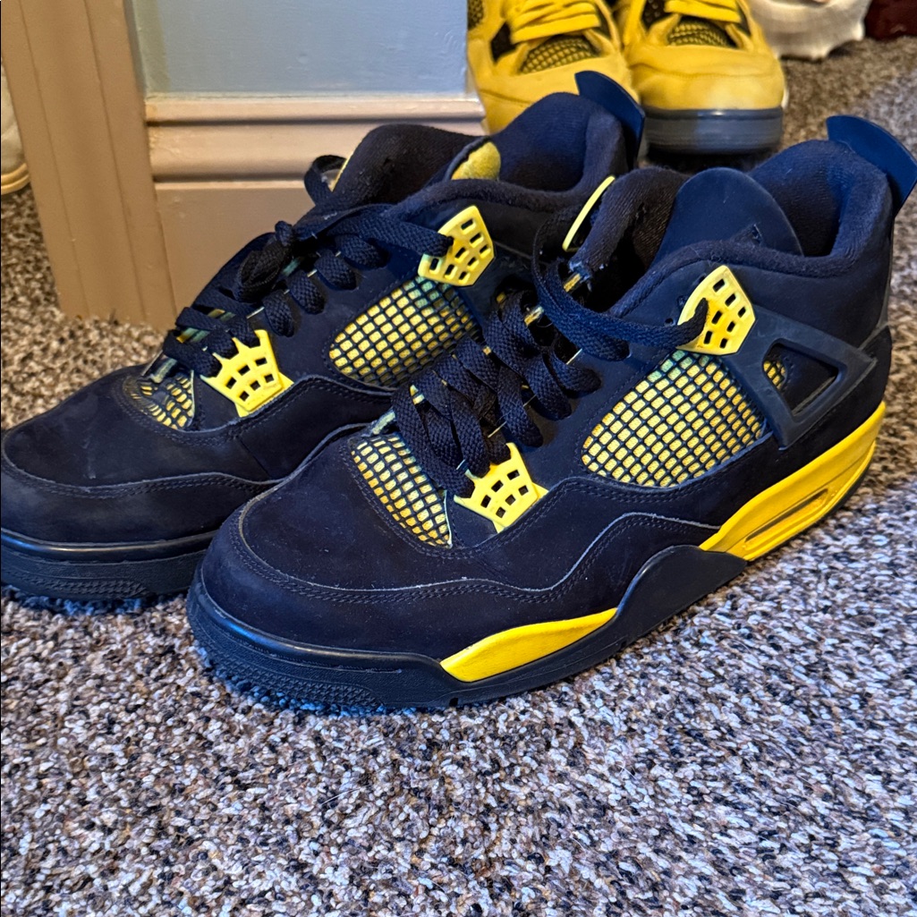 Jordan 4 Thunders